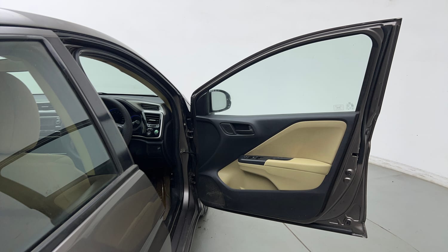 Used 2016 Honda City SV CVT Petrol Automatic interior RIGHT FRONT DOOR OPEN VIEW