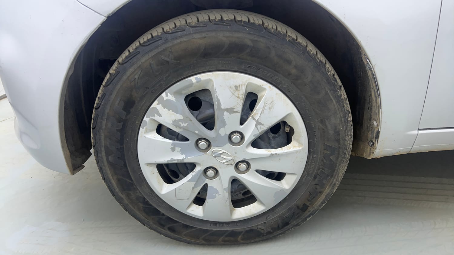 Used 2012 Hyundai i10 Sportz 1.2 AT Kappa2 Petrol Automatic tyres LEFT FRONT TYRE RIM VIEW