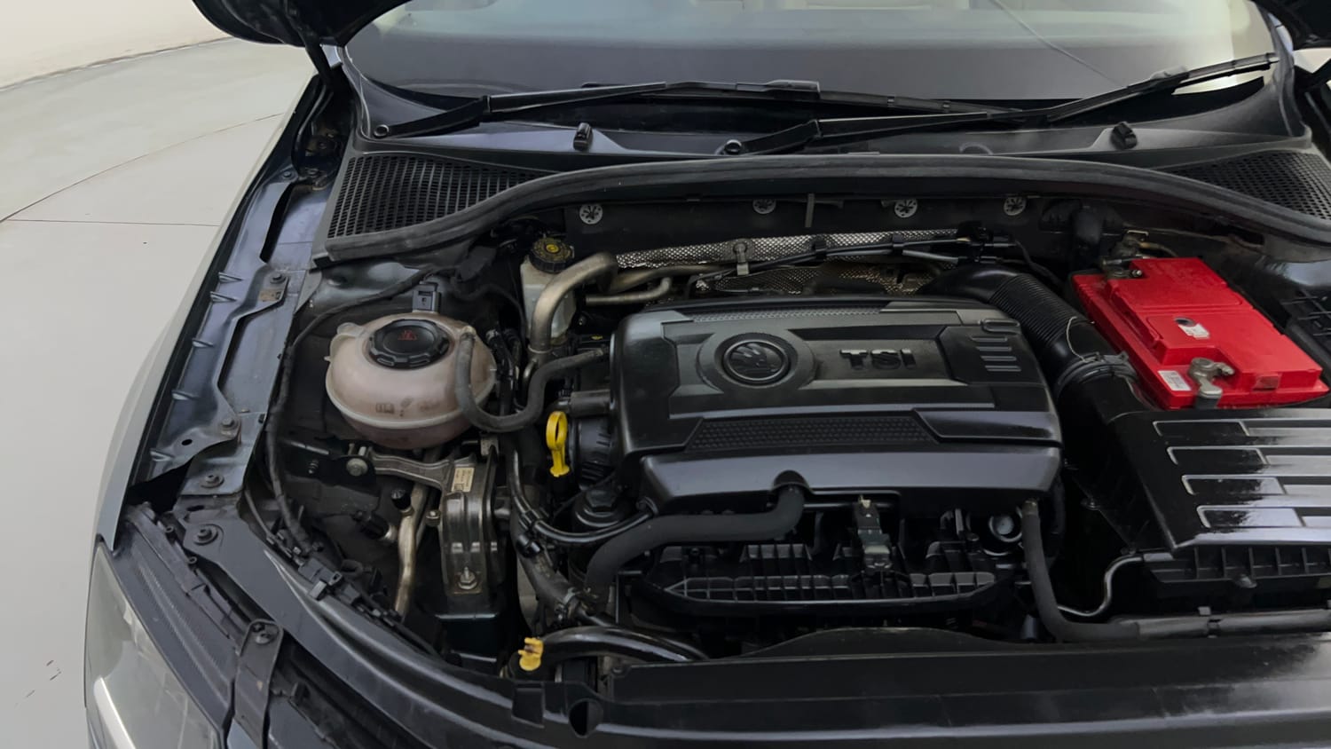 Used 2018 Skoda Octavia 1.8 TSI L&K Petrol Automatic engine ENGINE RIGHT SIDE HINGE & APRON VIEW