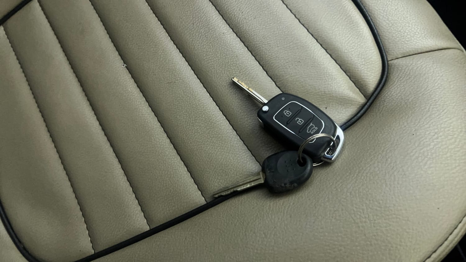 Used 2014 Hyundai i20 Sportz 1.2 Petrol Manual extra CAR KEY VIEW