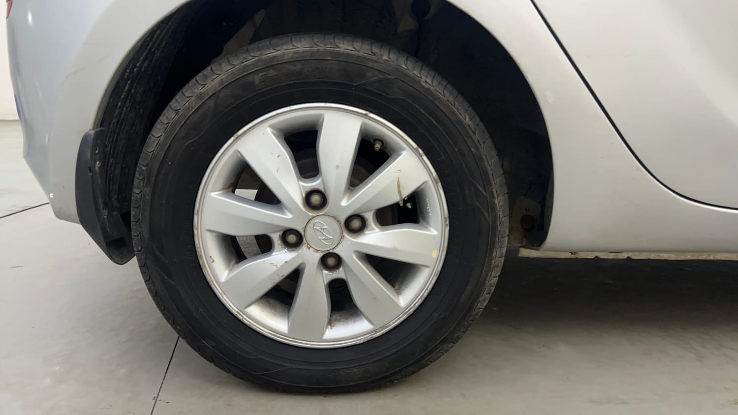 Used 2014 Hyundai i20 Sportz 1.2 Petrol Manual tyres RIGHT REAR TYRE RIM VIEW