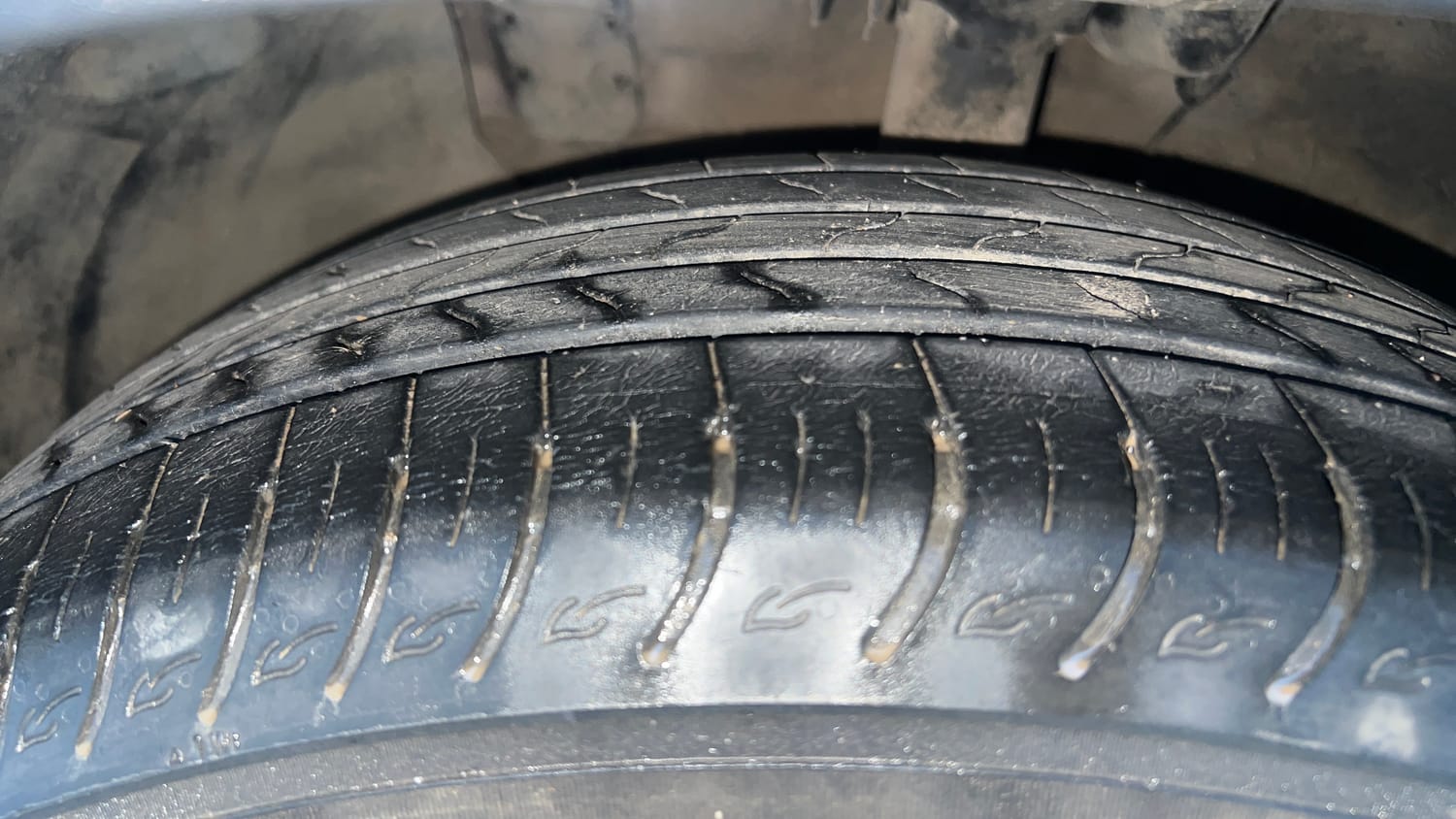 Used 2022 Kia Carens Prestige Plus 1.4 Petrol MT 7 STR Petrol Manual tyres LEFT FRONT TYRE TREAD VIEW