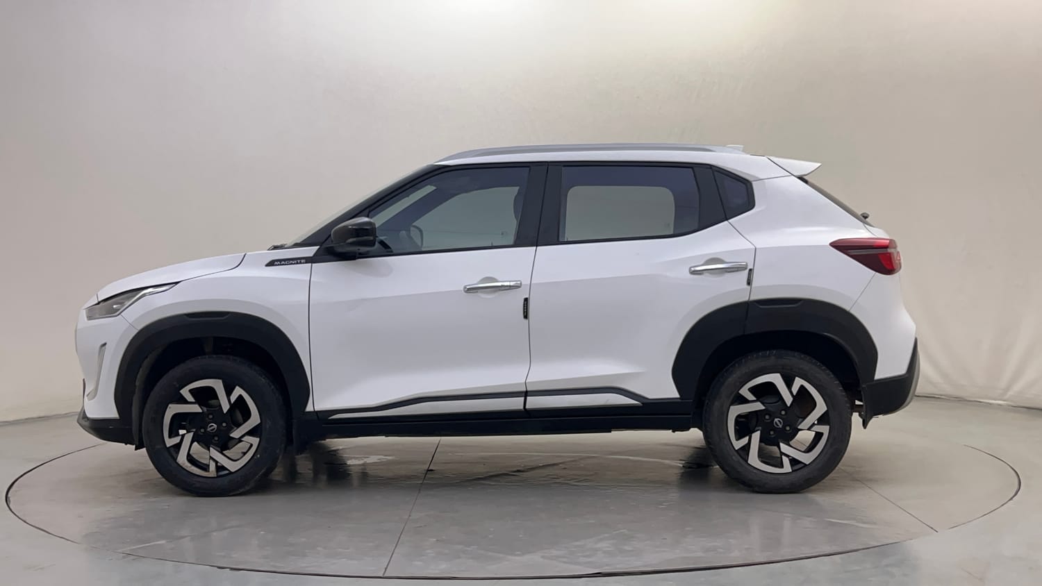 Used 2023 Nissan Magnite XV Petrol Manual exterior LEFT SIDE VIEW