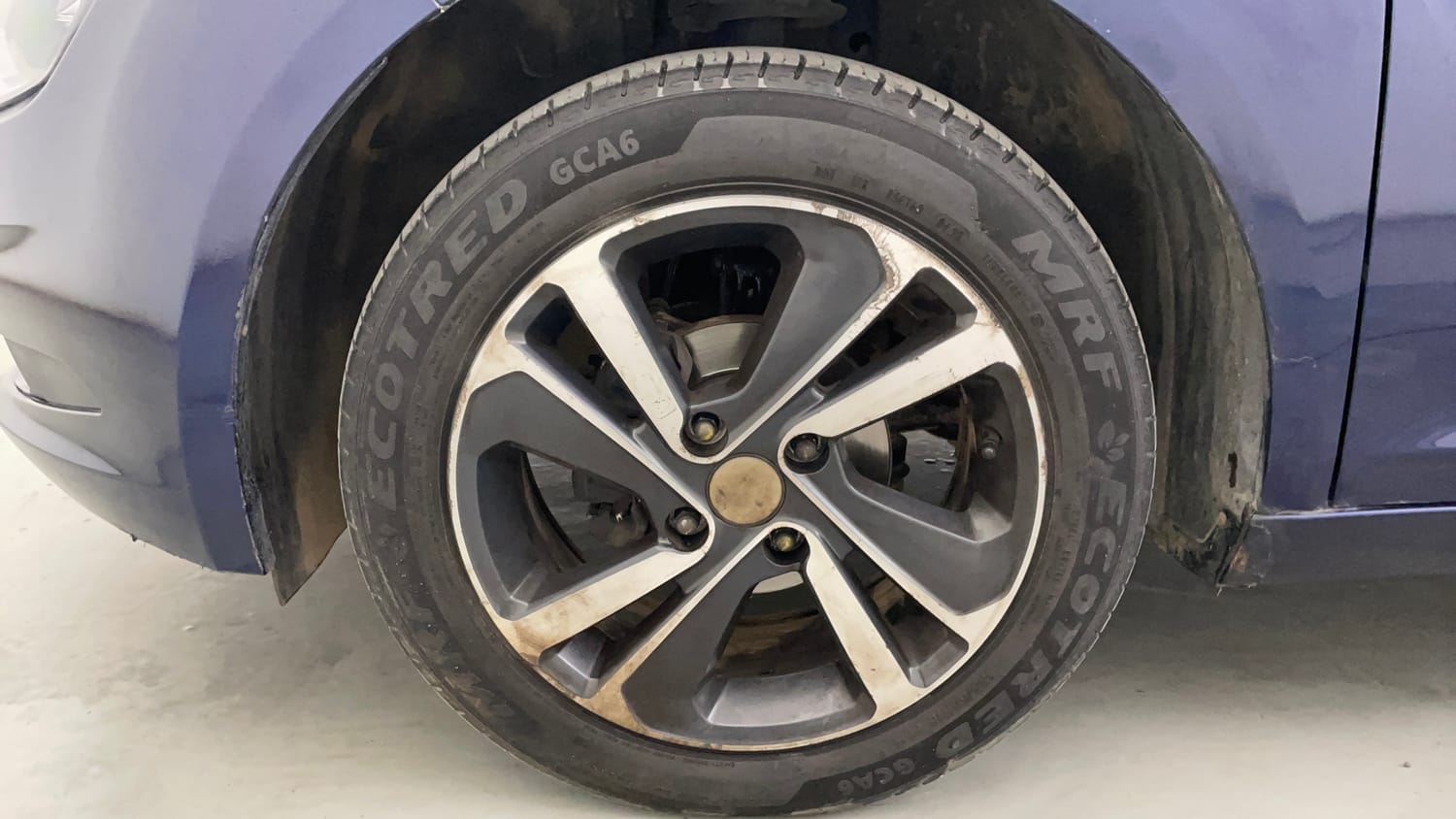 Used 2023 Tata Altroz XZ Plus Petrol Petrol Manual tyres LEFT FRONT TYRE RIM VIEW
