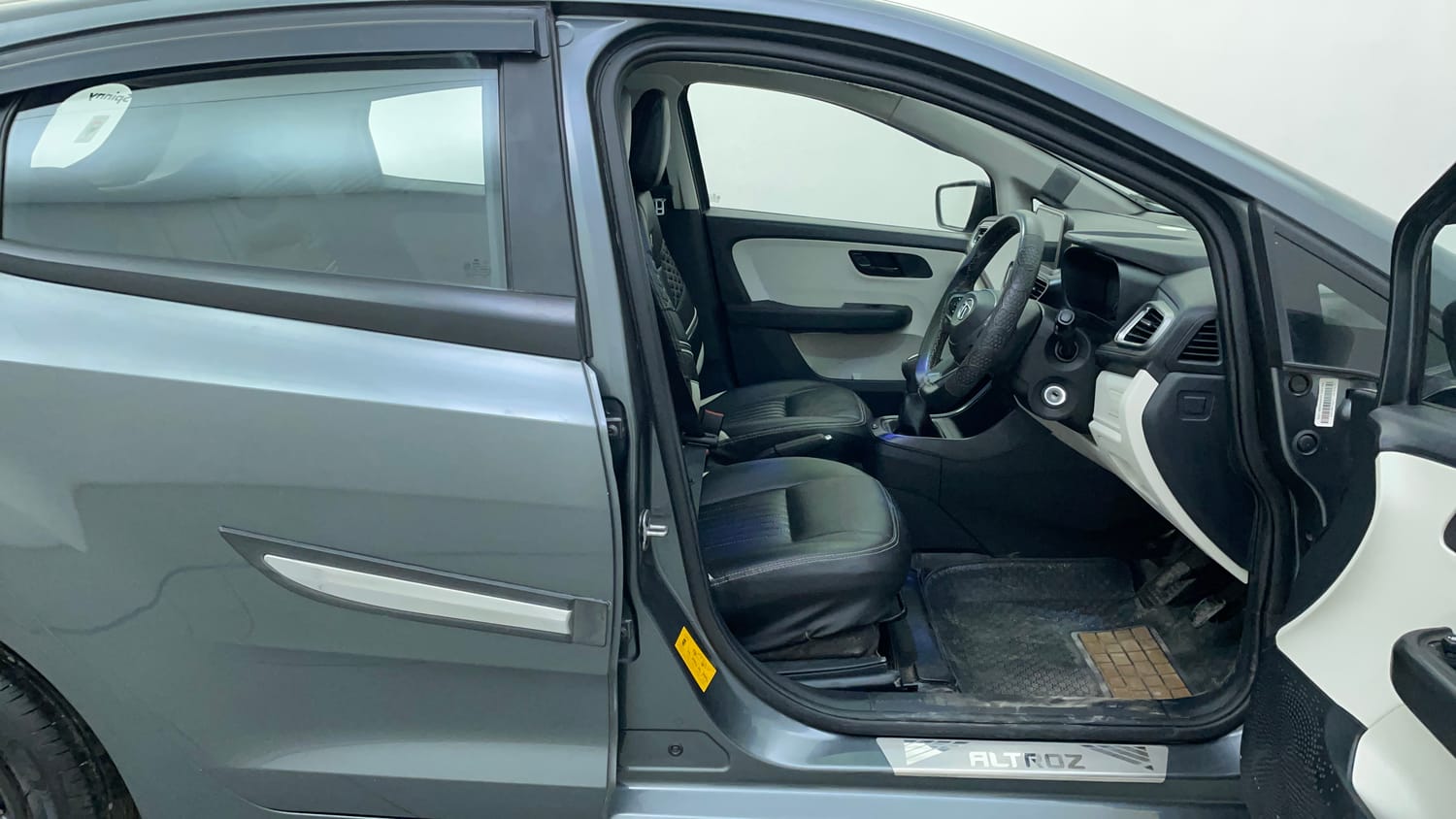 Used 2021 Tata Altroz XM Plus Petrol Petrol Manual interior RIGHT SIDE FRONT DOOR CABIN VIEW