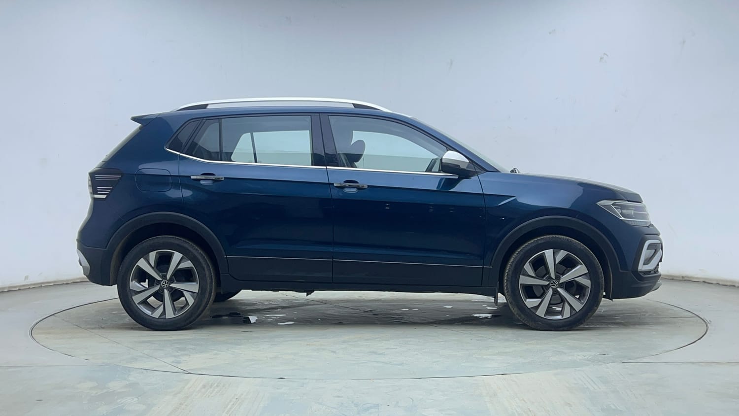 Used 2025 Volkswagen Taigun Topline 1.0 TSI AT Petrol Automatic exterior RIGHT SIDE VIEW