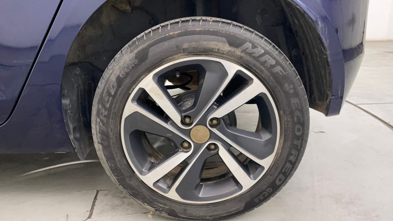 Used 2023 Tata Altroz XZ Plus Petrol Petrol Manual tyres LEFT REAR TYRE RIM VIEW