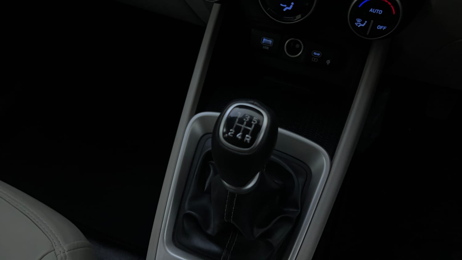 Used 2022 Hyundai Venue SX 1.2 Petrol Petrol Manual interior GEAR  KNOB VIEW