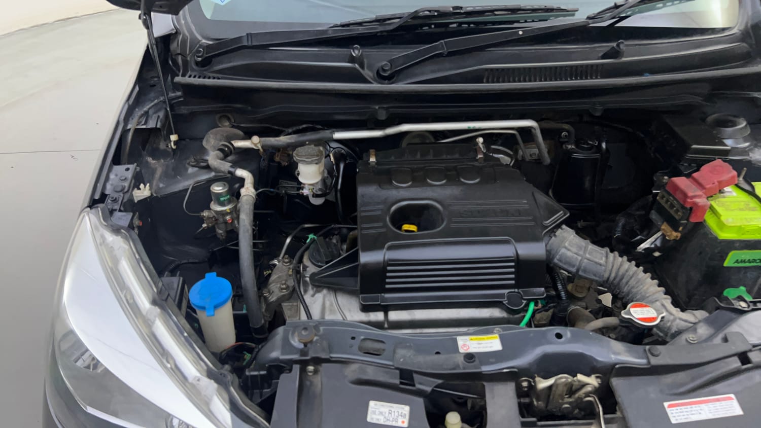 Used 2017 Maruti Suzuki Celerio ZXi Petrol Manual engine ENGINE RIGHT SIDE HINGE & APRON VIEW
