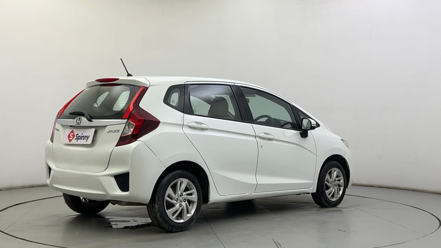 Used 2016 Honda Jazz V Petrol Petrol Manual exterior RIGHT REAR CORNER VIEW