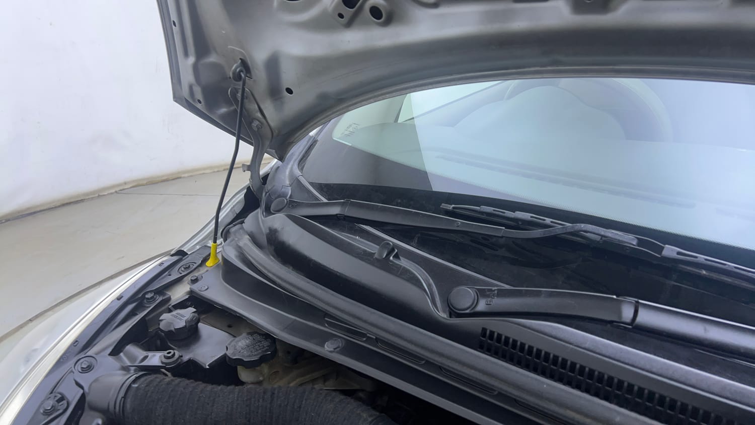 Used 2012 Hyundai i10 Sportz 1.2 AT Kappa2 Petrol Automatic engine ENGINE RIGHT SIDE HINGE & APRON VIEW