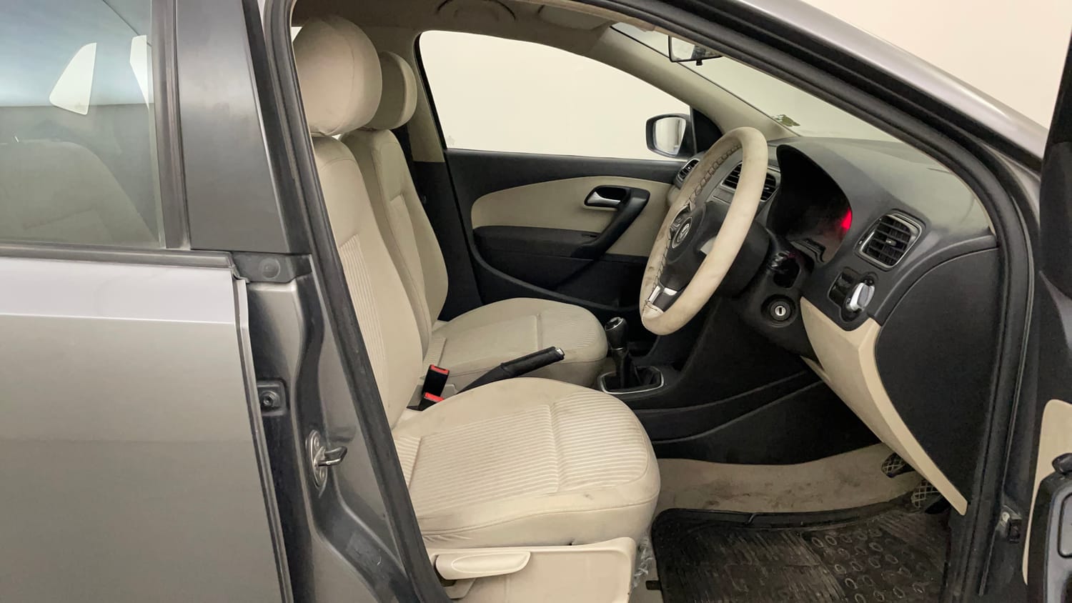 Used 2014 Volkswagen Polo Highline1.2L (P) Petrol Manual interior RIGHT SIDE FRONT DOOR CABIN VIEW