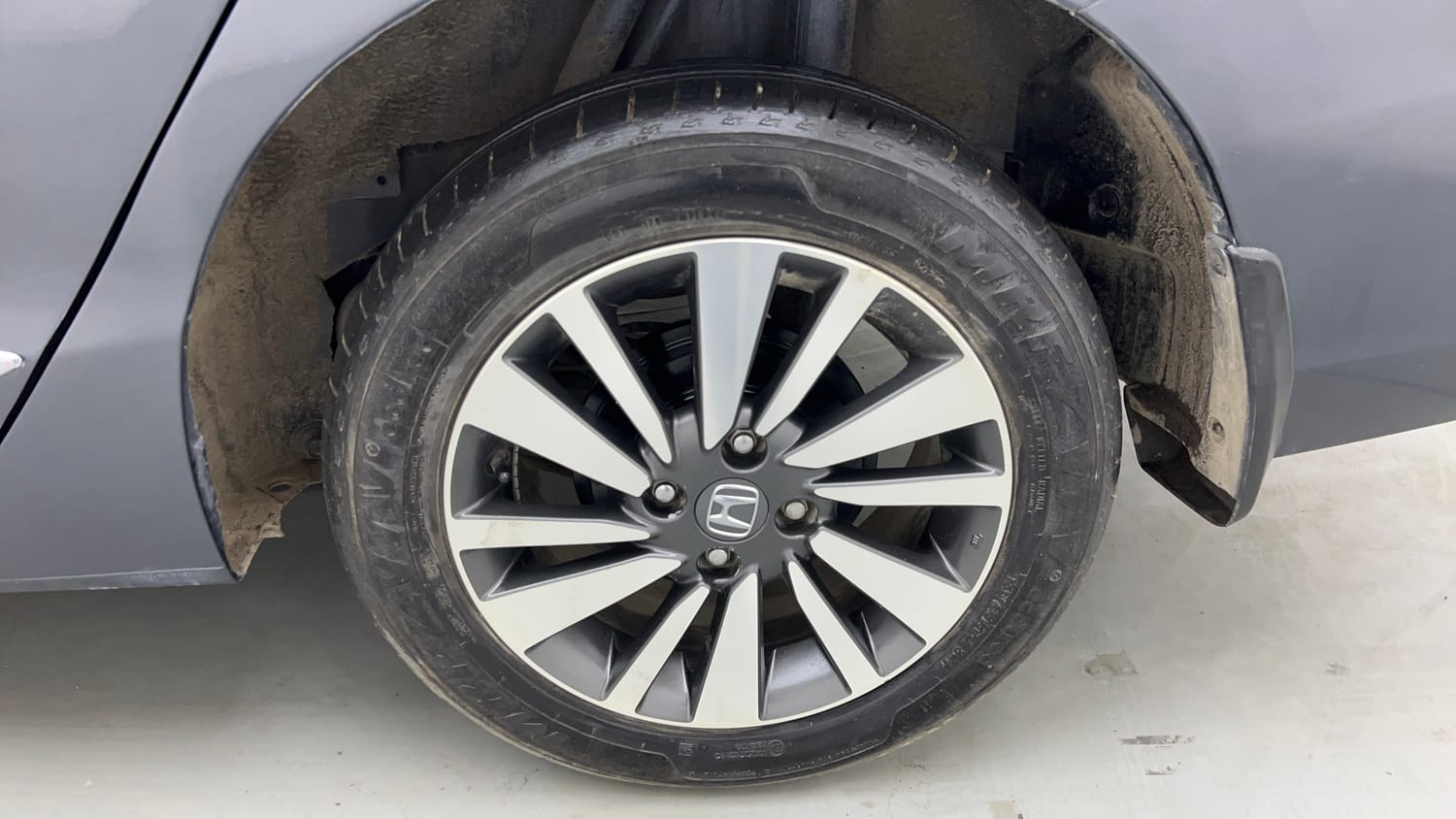 Used 2023 Honda City V Petrol MT Petrol Manual tyres LEFT REAR TYRE RIM VIEW