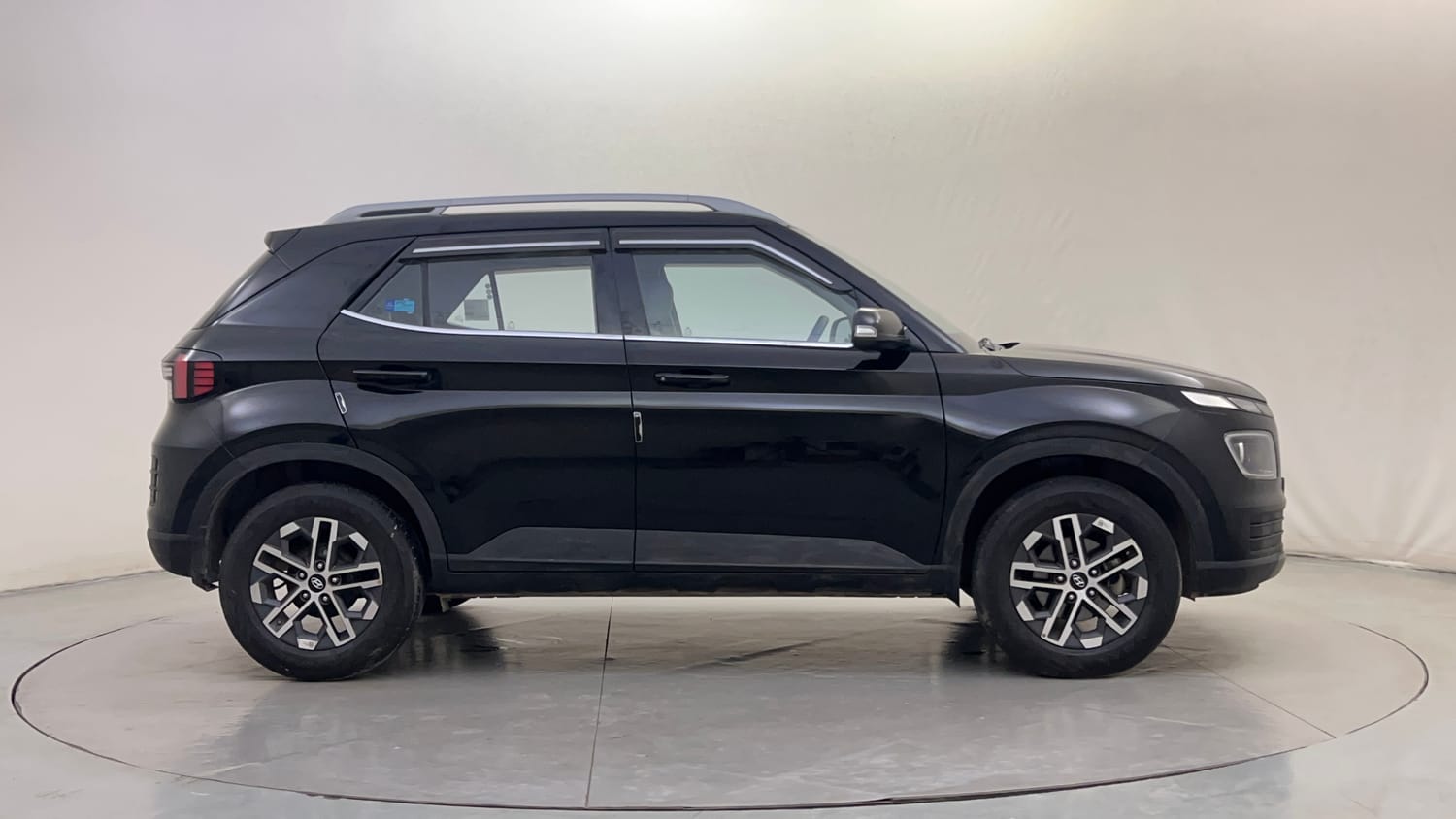 Used 2022 Hyundai Venue SX 1.2 Petrol Petrol Manual exterior RIGHT SIDE VIEW