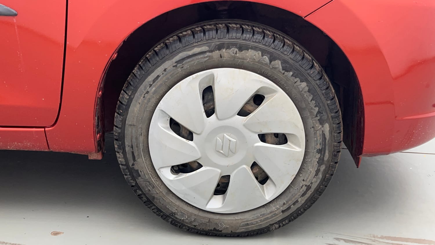 Used 2015 Maruti Suzuki Celerio VXi AMT Petrol Automatic tyres RIGHT FRONT TYRE RIM VIEW