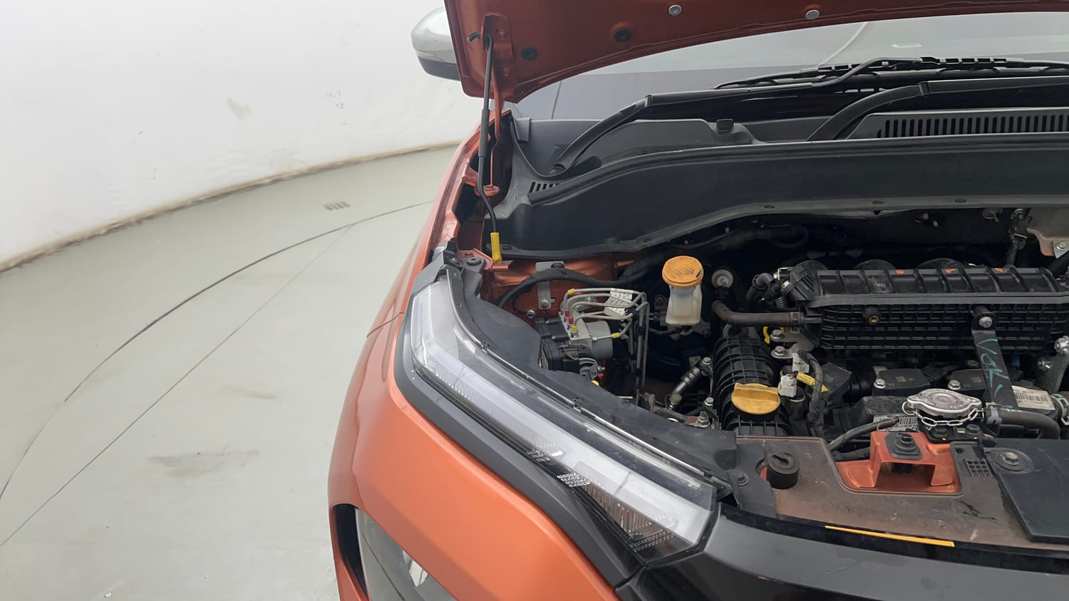 Used 2023 Tata Punch Adventure Rhythm Pack MT Petrol Manual engine ENGINE RIGHT SIDE HINGE & APRON VIEW