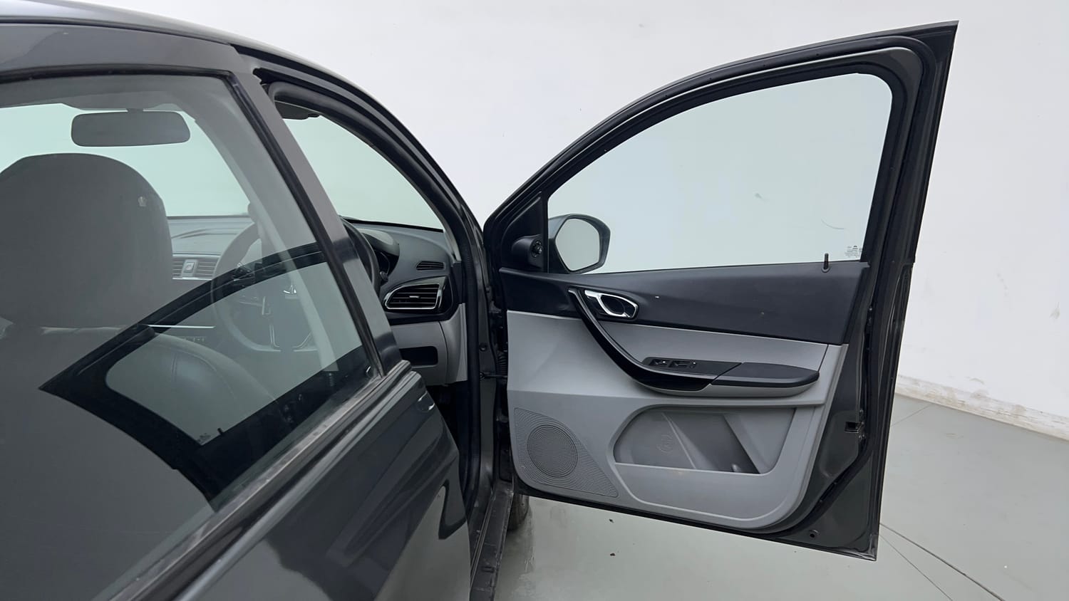Used 2020 Tata Tiago XZ Plus Petrol Manual interior RIGHT FRONT DOOR OPEN VIEW
