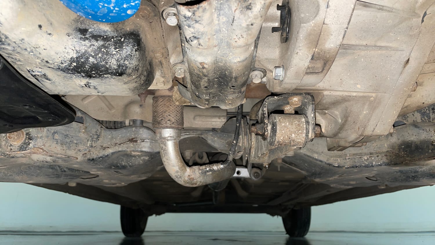 Used 2013 Hyundai i10 Magna 1.2 Kappa2 Petrol Manual extra FRONT LEFT UNDERBODY VIEW