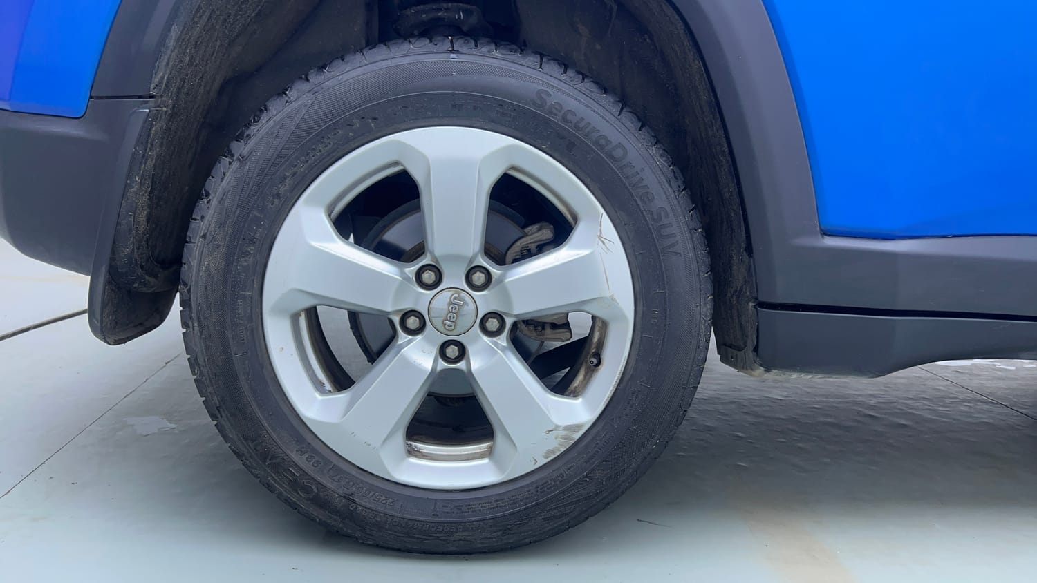 Used 2018 Jeep Compass Limited 1.4 Petrol AT Petrol Automatic tyres RIGHT REAR TYRE RIM VIEW