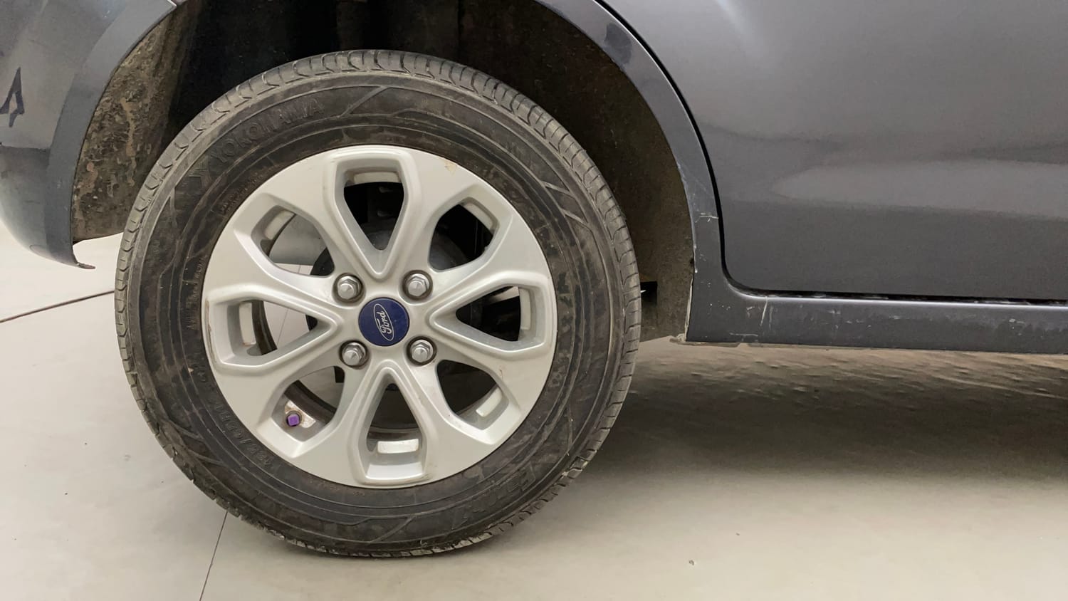 Used 2013 Ford Figo Duratec Petrol ZXI 1.2 Petrol Manual tyres RIGHT REAR TYRE RIM VIEW