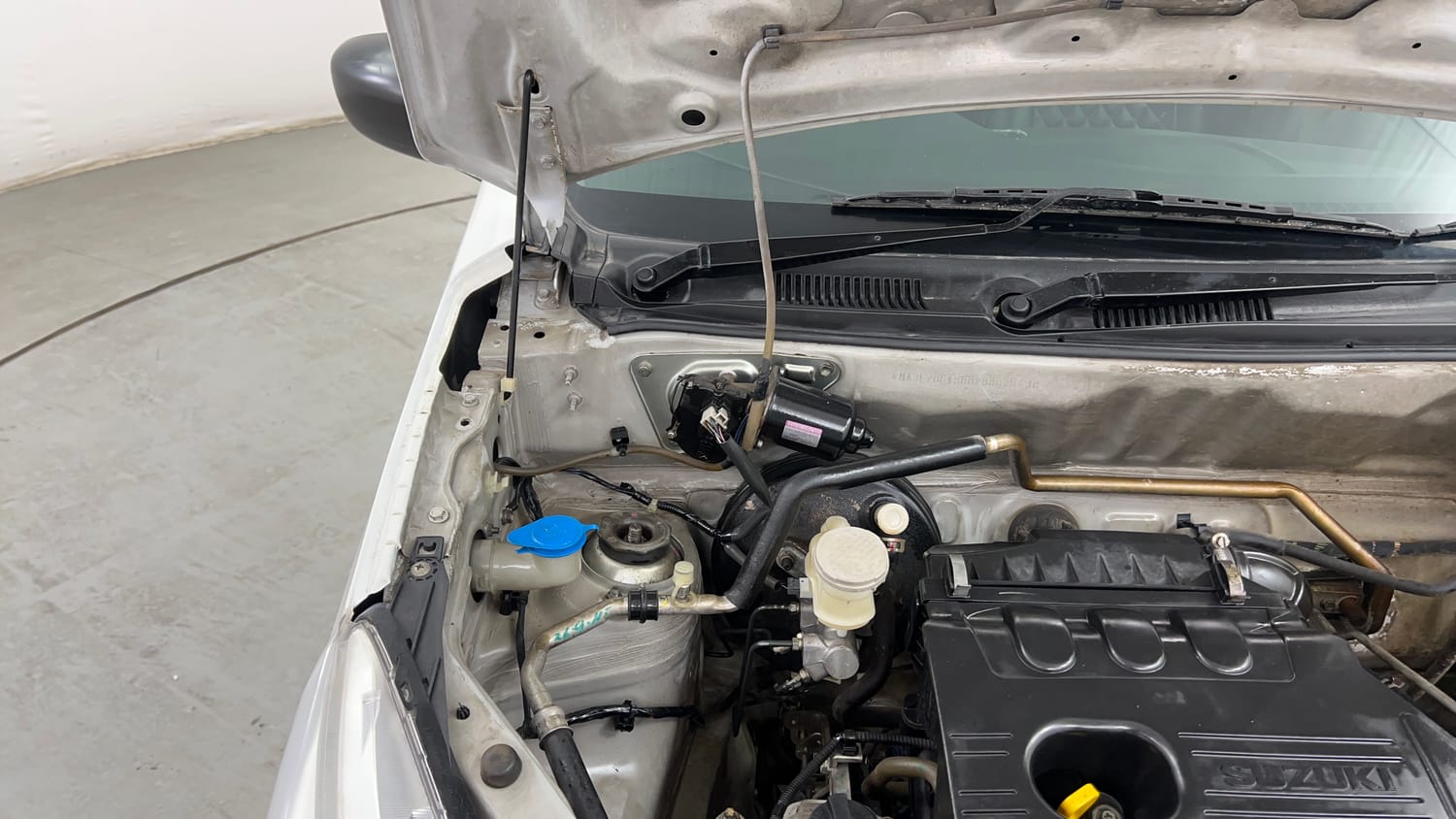 Used 2016 Maruti Suzuki Alto K10 VXi AMT Petrol Automatic engine ENGINE RIGHT SIDE HINGE & APRON VIEW