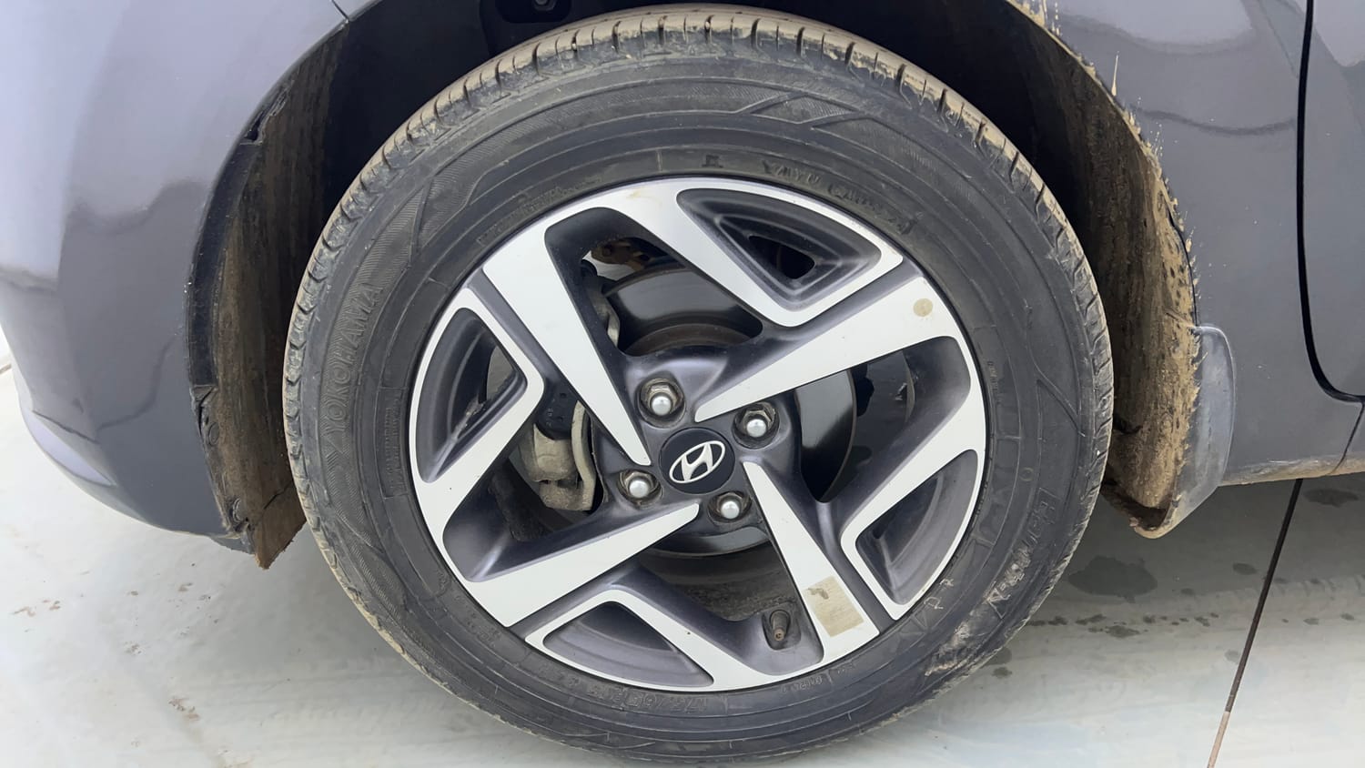 Used 2022 Hyundai Aura SX Plus 1.2 AMT Petrol Petrol Automatic tyres LEFT FRONT TYRE RIM VIEW