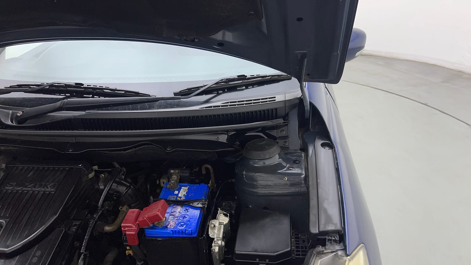 Used 2018 Maruti Suzuki Ciaz Alpha 1.4 MT Petrol Manual engine ENGINE LEFT SIDE HINGE & APRON VIEW
