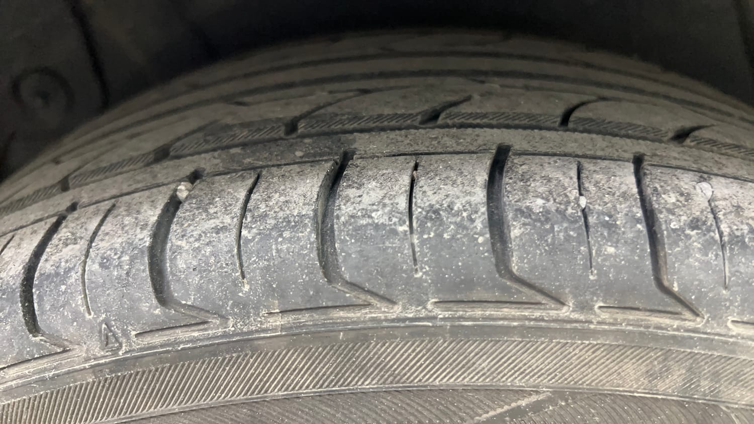 Used 2015 Hyundai Verna Fluidic 1.6 VTVT SX Petrol Manual tyres RIGHT REAR TYRE TREAD VIEW