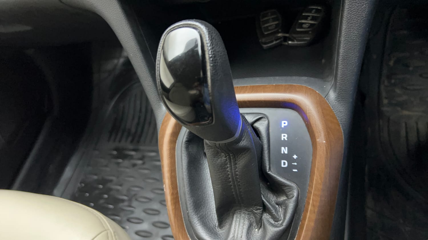 Used 2016 Hyundai Grand i10 Asta AT 1.2 Kappa VTVT (O) Petrol Automatic interior GEAR  KNOB VIEW