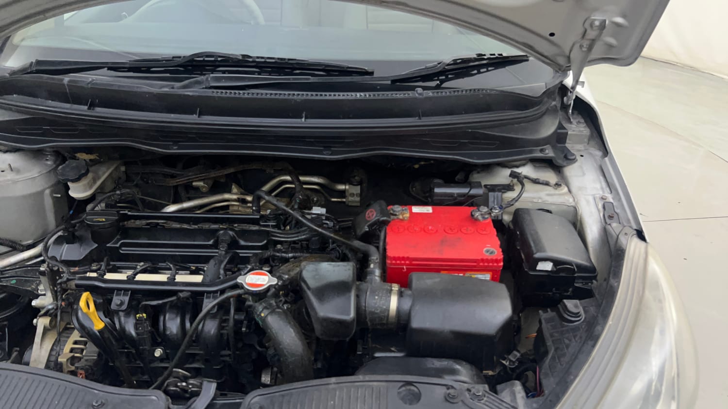 Used 2014 Hyundai i20 Sportz 1.2 Petrol Manual engine ENGINE LEFT SIDE HINGE & APRON VIEW