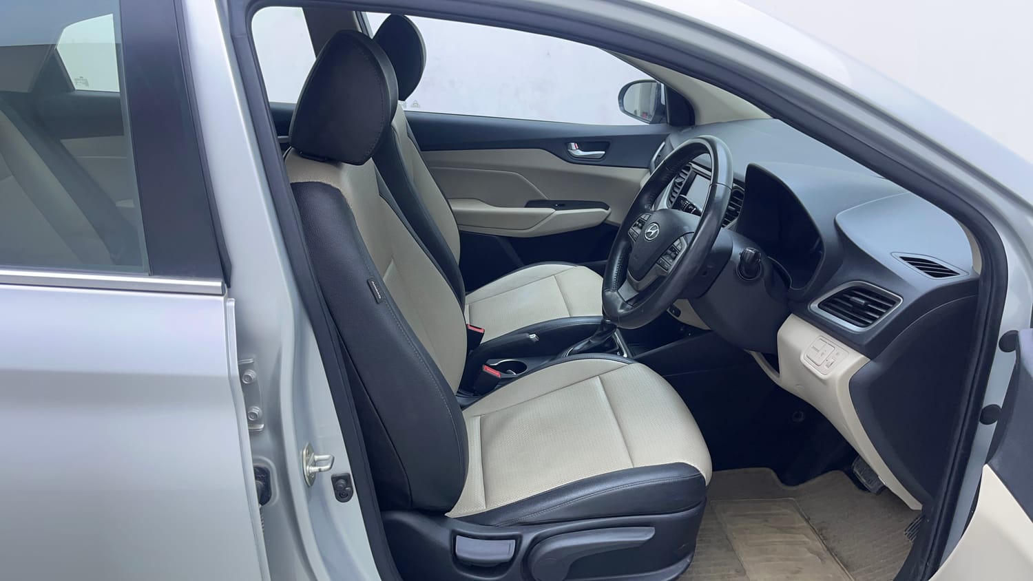 Used 2017 Hyundai Verna SX (O) 1.6 VTVT AT Petrol Automatic interior RIGHT SIDE FRONT DOOR CABIN VIEW