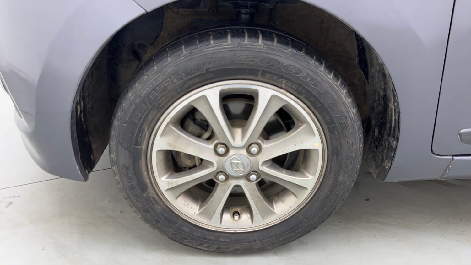 Used 2016 Hyundai Grand i10 Asta AT 1.2 Kappa VTVT (O) Petrol Automatic tyres LEFT FRONT TYRE RIM VIEW