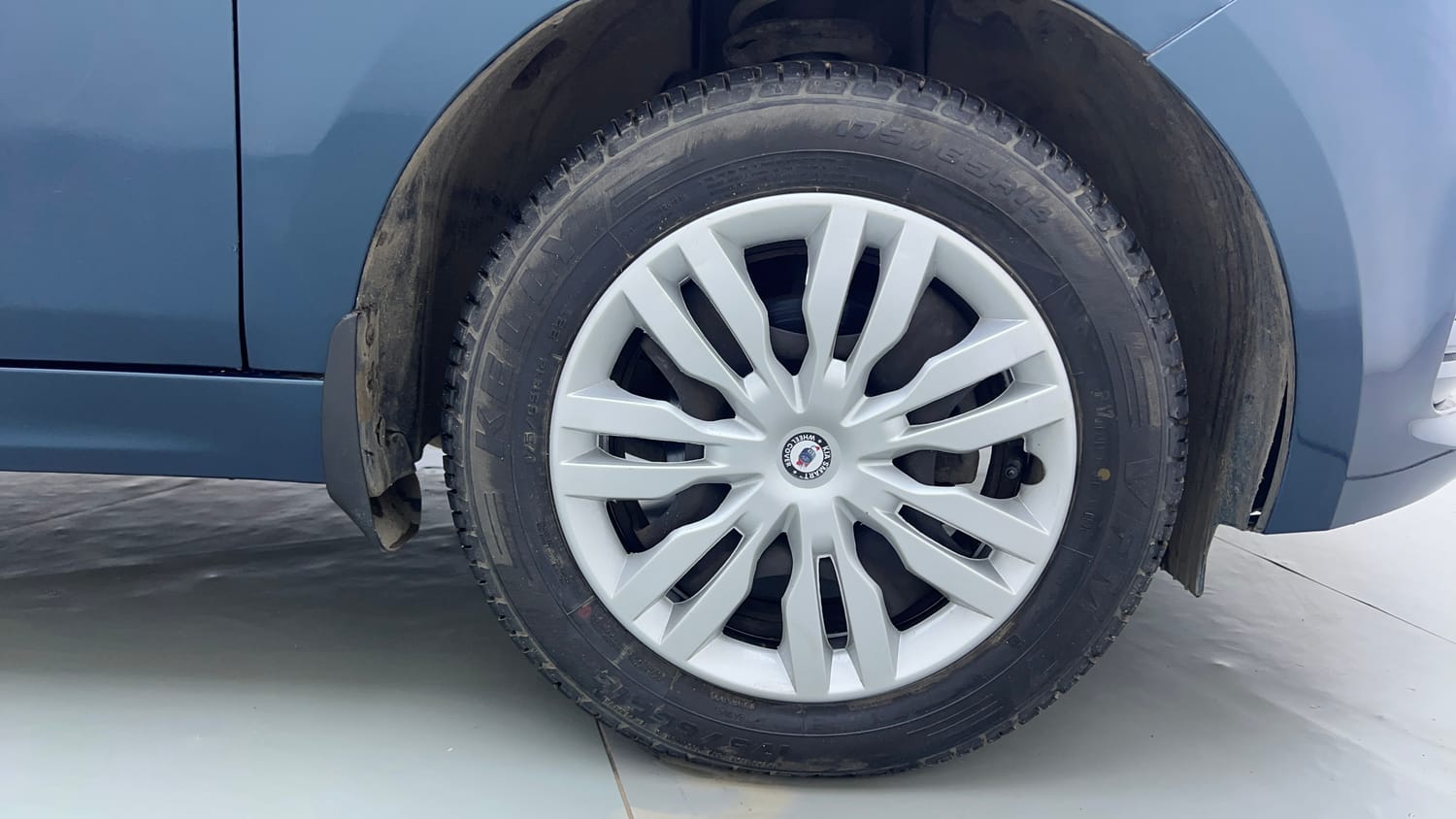 Used 2022 Tata Tigor EV XZ Plus Electric Automatic tyres RIGHT FRONT TYRE RIM VIEW