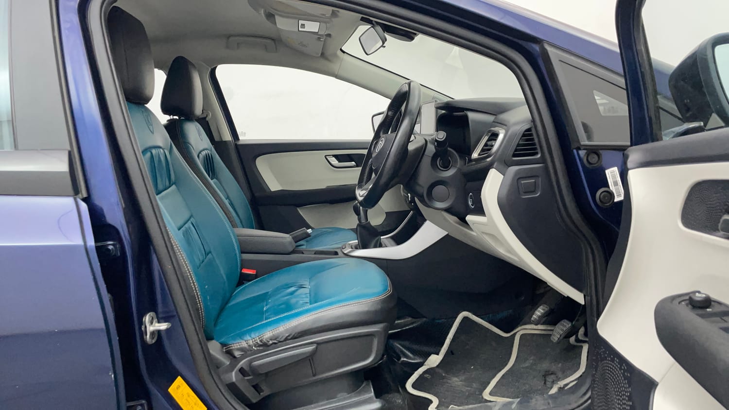 Used 2023 Tata Altroz XZ Plus Petrol Petrol Manual interior RIGHT SIDE FRONT DOOR CABIN VIEW