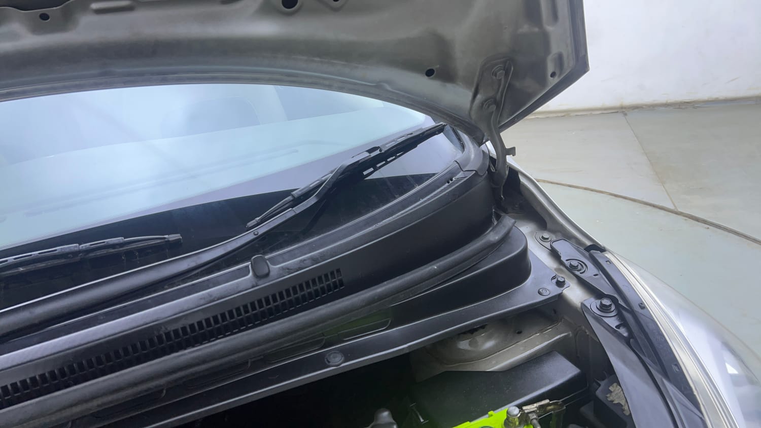 Used 2012 Hyundai i10 Sportz 1.2 AT Kappa2 Petrol Automatic engine ENGINE LEFT SIDE HINGE & APRON VIEW