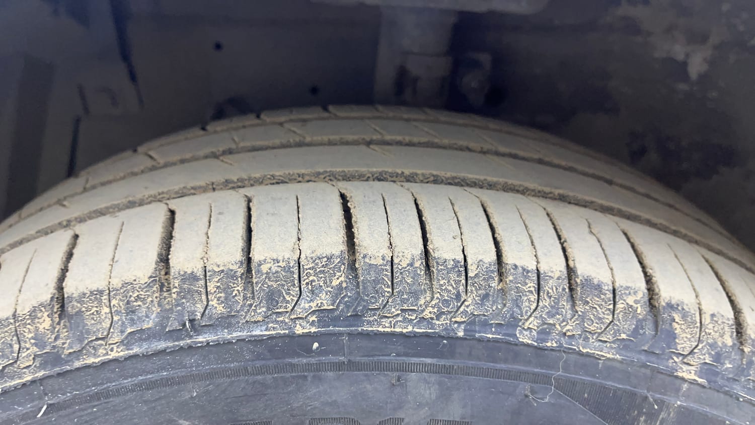 Used 2014 Maruti Suzuki Ertiga Vxi Petrol Manual tyres LEFT FRONT TYRE TREAD VIEW
