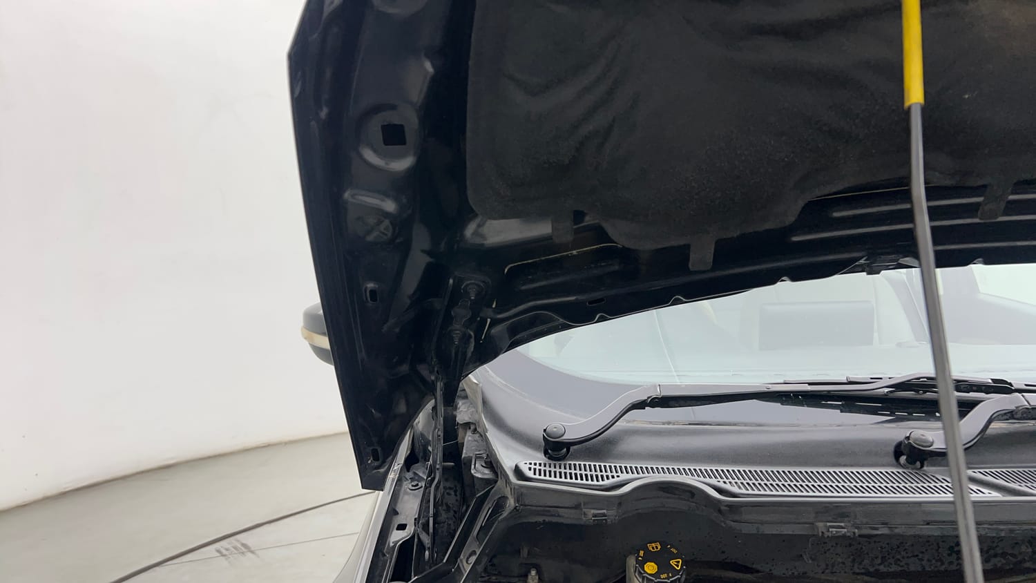 Used 2019 Ford EcoSport Titanium 1.5L TDCi Diesel Manual engine ENGINE RIGHT SIDE HINGE & APRON VIEW