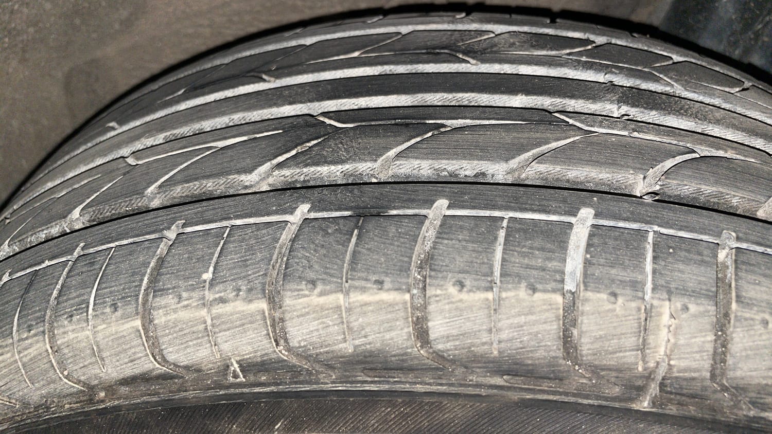 Used 2013 Ford Figo Duratec Petrol ZXI 1.2 Petrol Manual tyres LEFT REAR TYRE TREAD VIEW