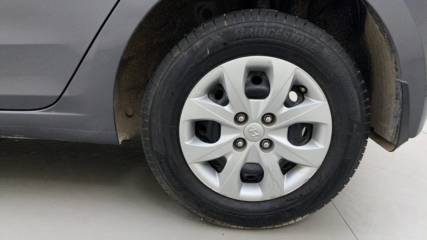 Used 2017 Hyundai Elite i20 Magna Executive 1.2 Petrol Manual tyres LEFT REAR TYRE RIM VIEW