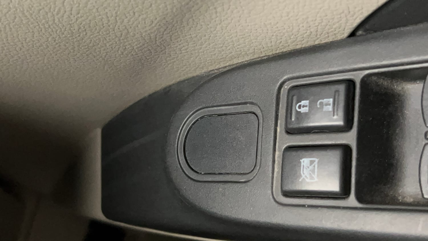 Used 2015 Maruti Suzuki Celerio VXi AMT Petrol Automatic top_features Central locking
