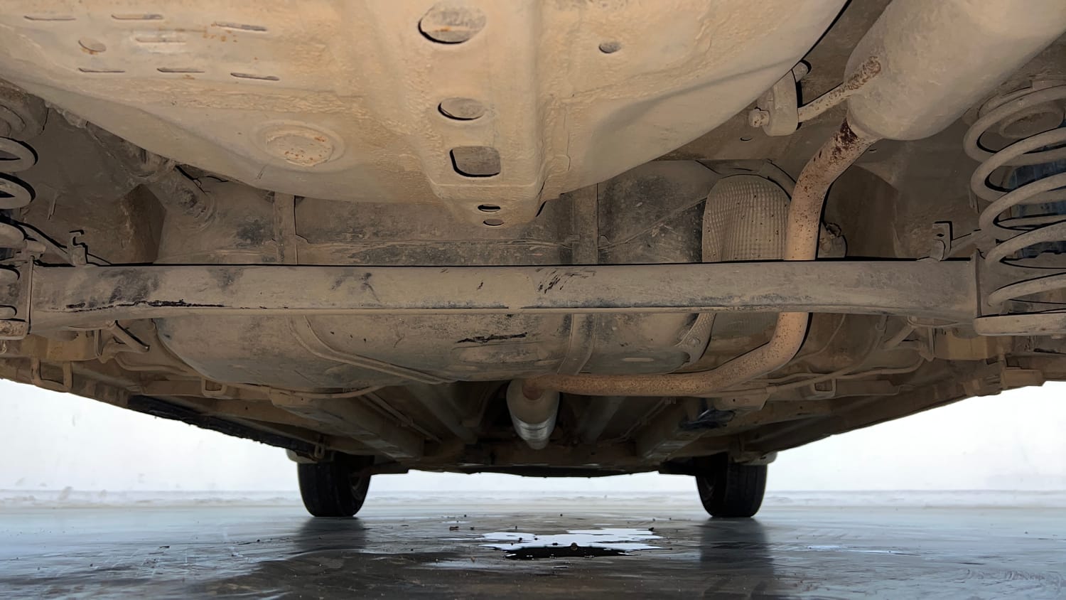 Used 2017 Maruti Suzuki Swift LXi (O) Petrol Manual extra REAR UNDERBODY VIEW (TAKEN FROM REAR)