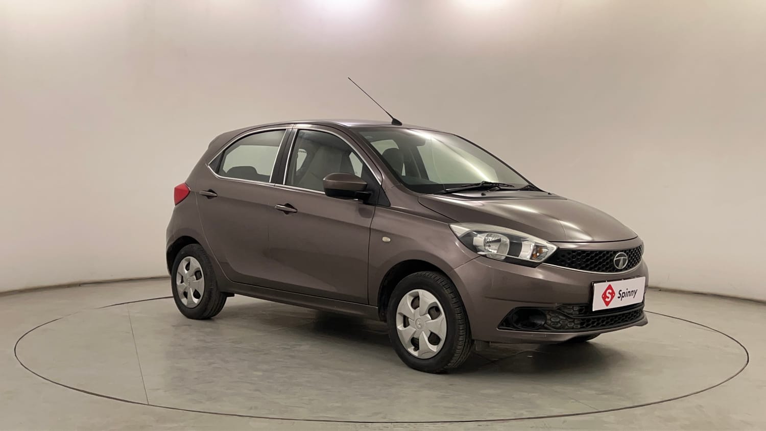 Used 2016 Tata Tiago Revotron XT Petrol Manual exterior RIGHT FRONT CORNER VIEW