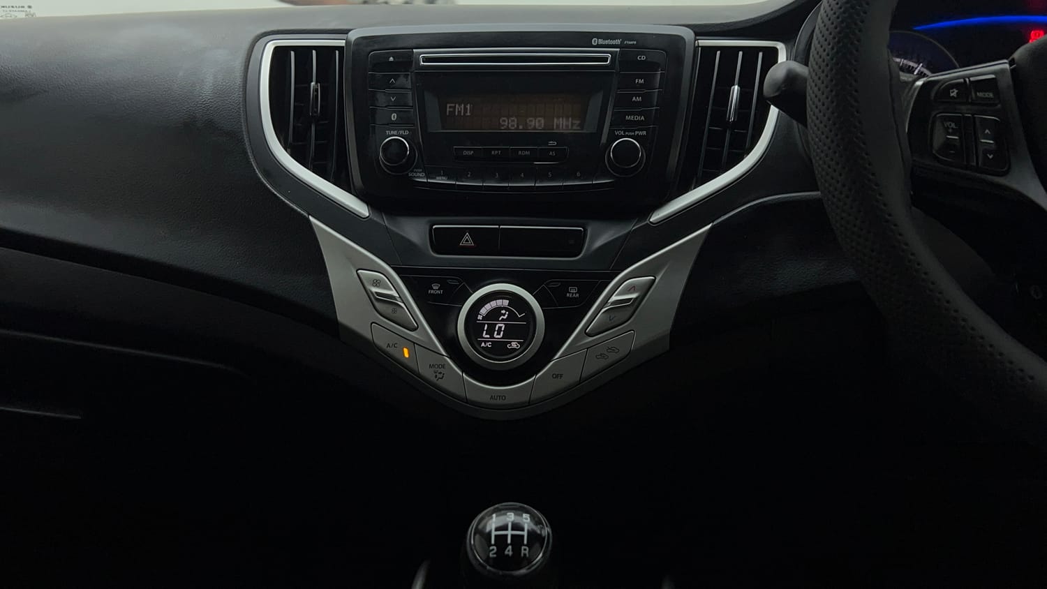 Used 2017 Maruti Suzuki Baleno Delta 1.2 Petrol Manual interior MUSIC SYSTEM & AC CONTROL VIEW