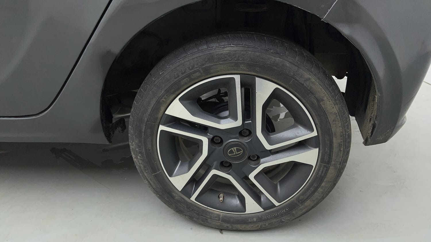Used 2020 Tata Tiago XZ Plus Petrol Manual tyres LEFT REAR TYRE RIM VIEW