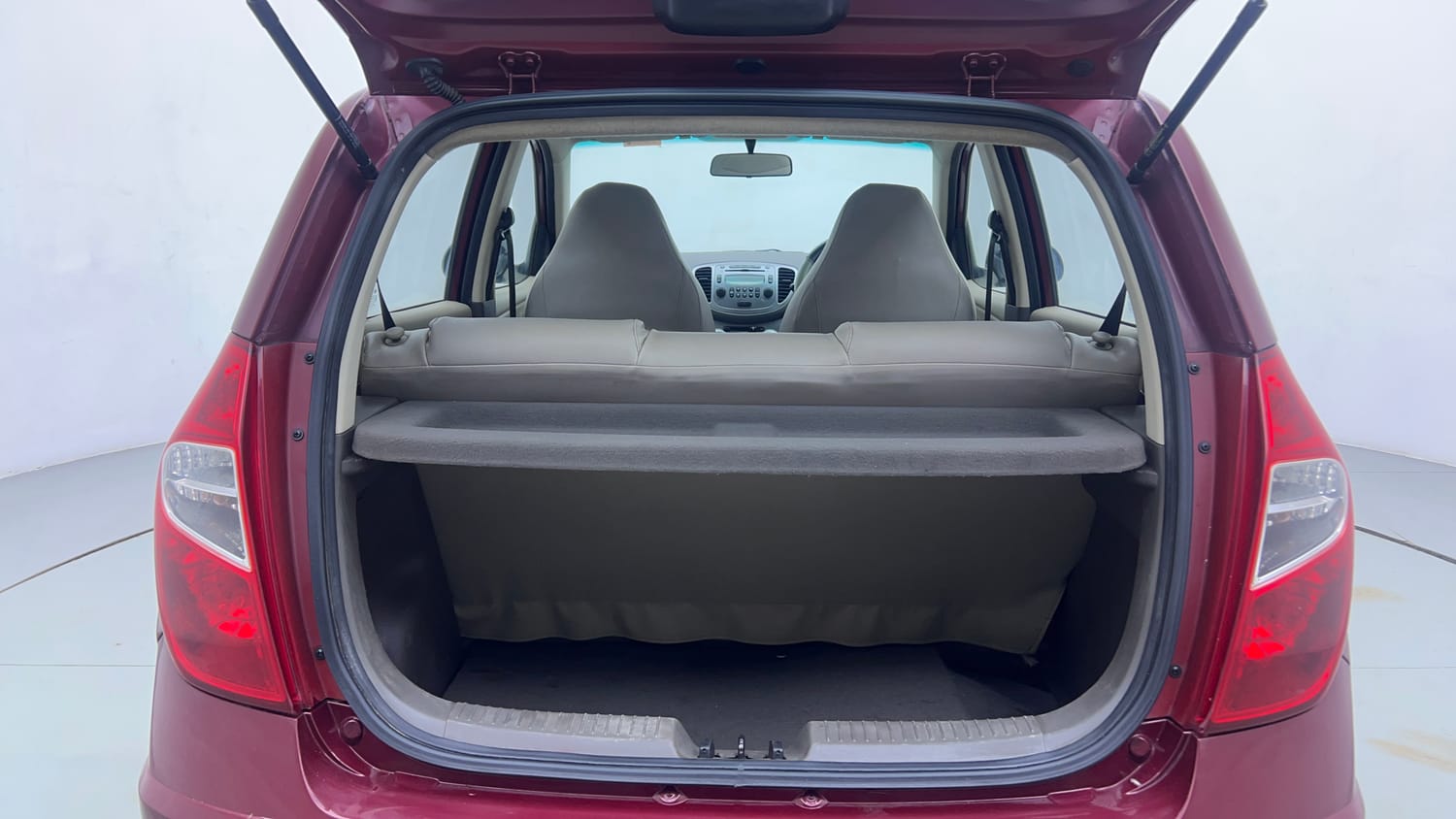 Used 2015 Hyundai i10 Sportz 1.1 iRDE2 Petrol Manual interior DICKY INSIDE VIEW