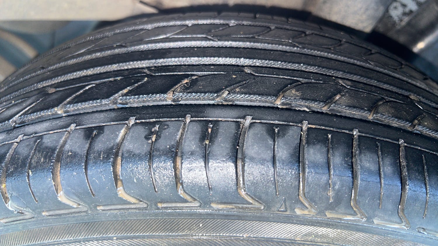 Used 2015 Hyundai Grand i10 Asta AT 1.2 Kappa VTVT Petrol Automatic tyres LEFT REAR TYRE TREAD VIEW