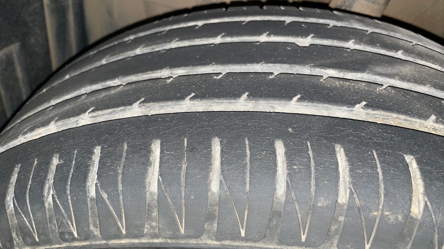 Used 2021 Maruti Suzuki Vitara Brezza ZXi AT SHVS Petrol Automatic tyres LEFT FRONT TYRE TREAD VIEW