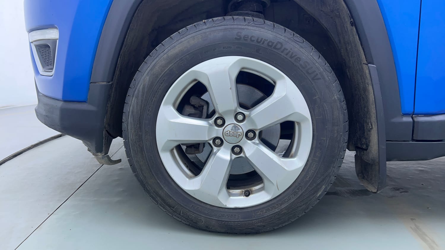 Used 2018 Jeep Compass Limited 1.4 Petrol AT Petrol Automatic tyres LEFT FRONT TYRE RIM VIEW
