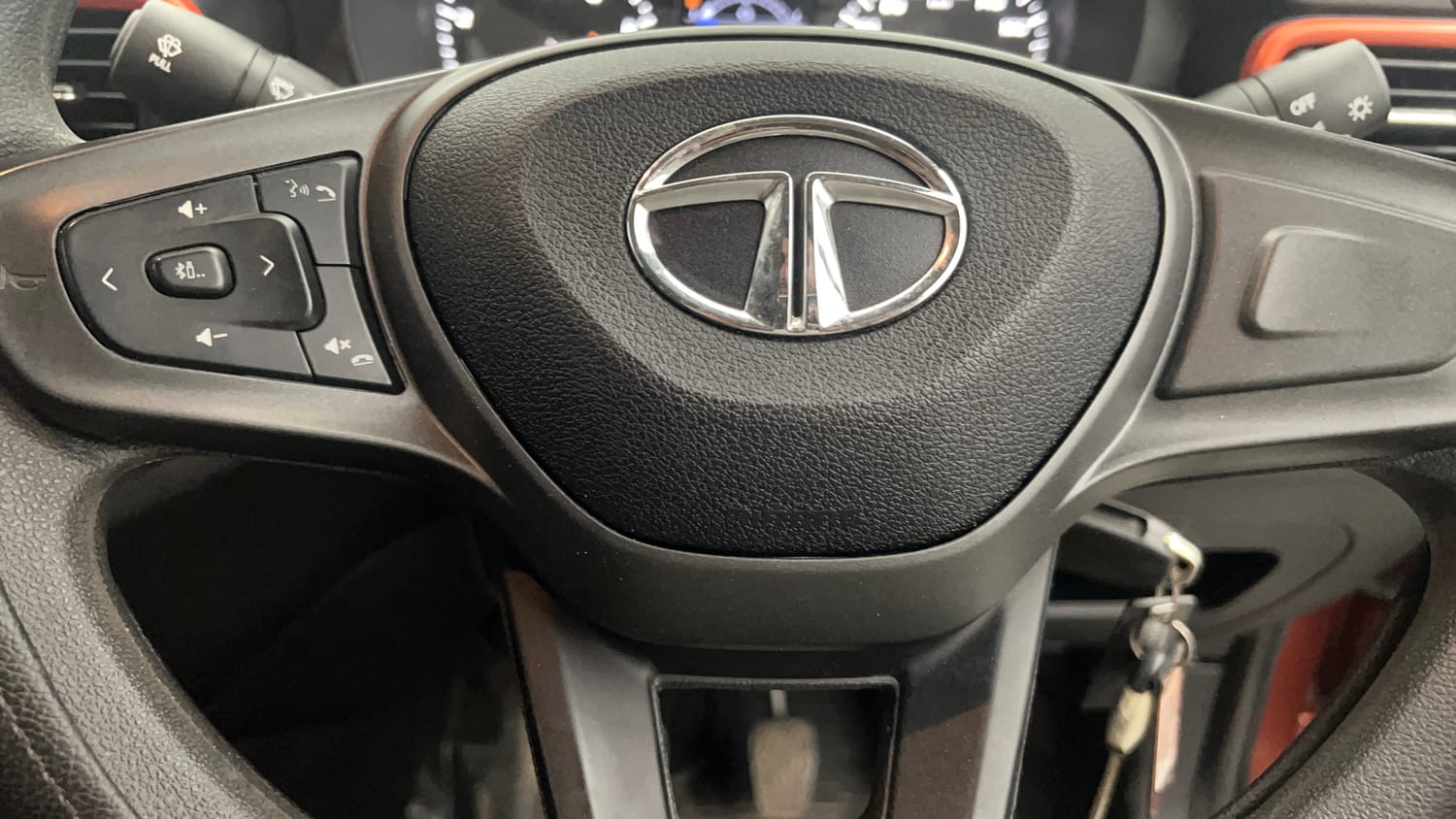 Used 2023 Tata Punch Adventure Rhythm Pack MT Petrol Manual top_features Steering mounted controls