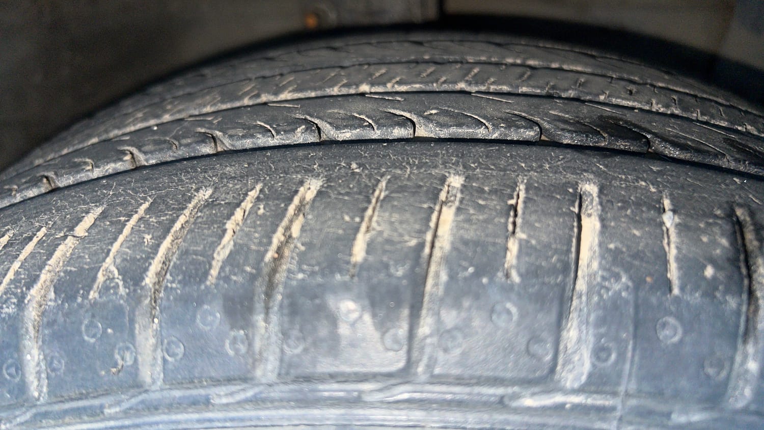 Used 2017 Maruti Suzuki Ciaz Alpha 1.4 AT Petrol Automatic tyres RIGHT FRONT TYRE TREAD VIEW